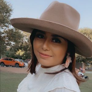 Meet your Posher, Daniela